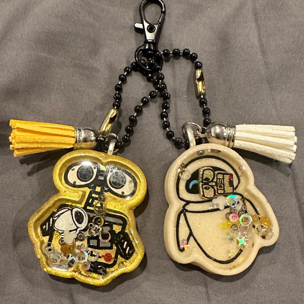 Wall-e and Eve Floating Keychain Set